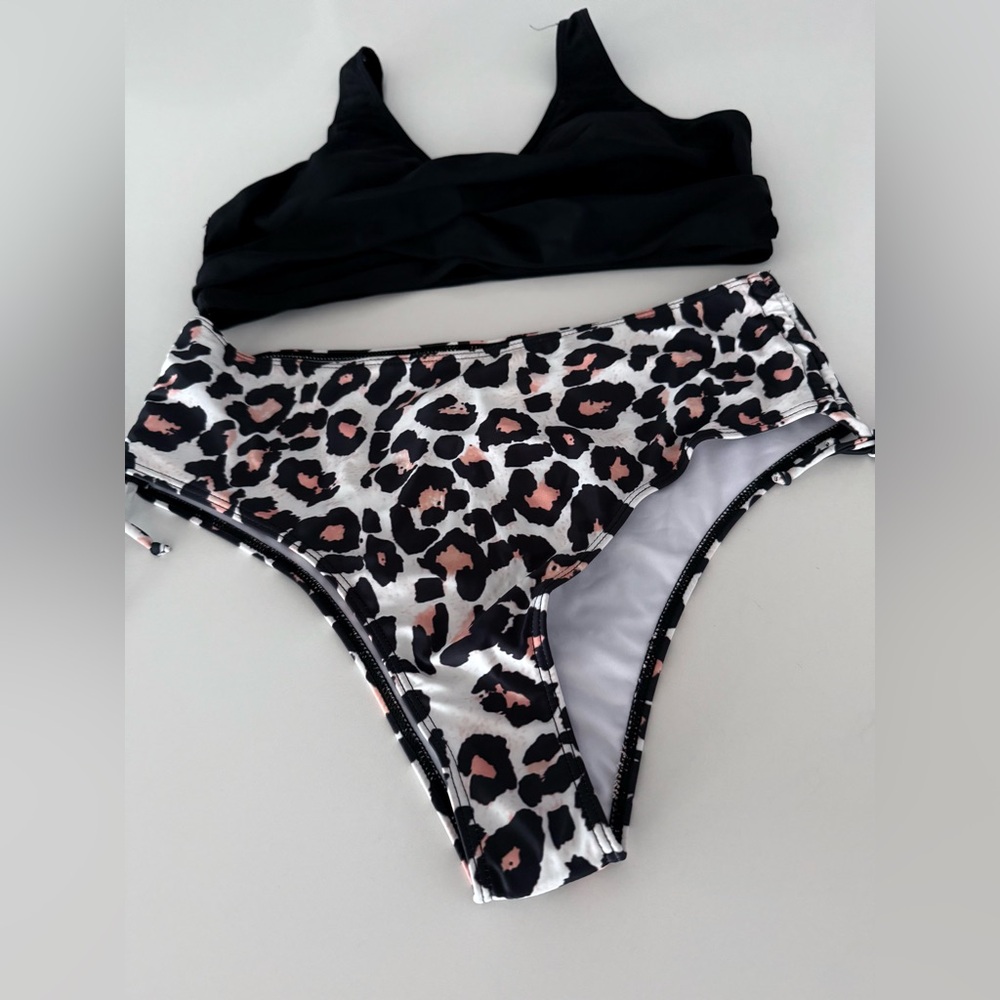 NWT Cheetah Print Bottom 2 Piece Bikini Set